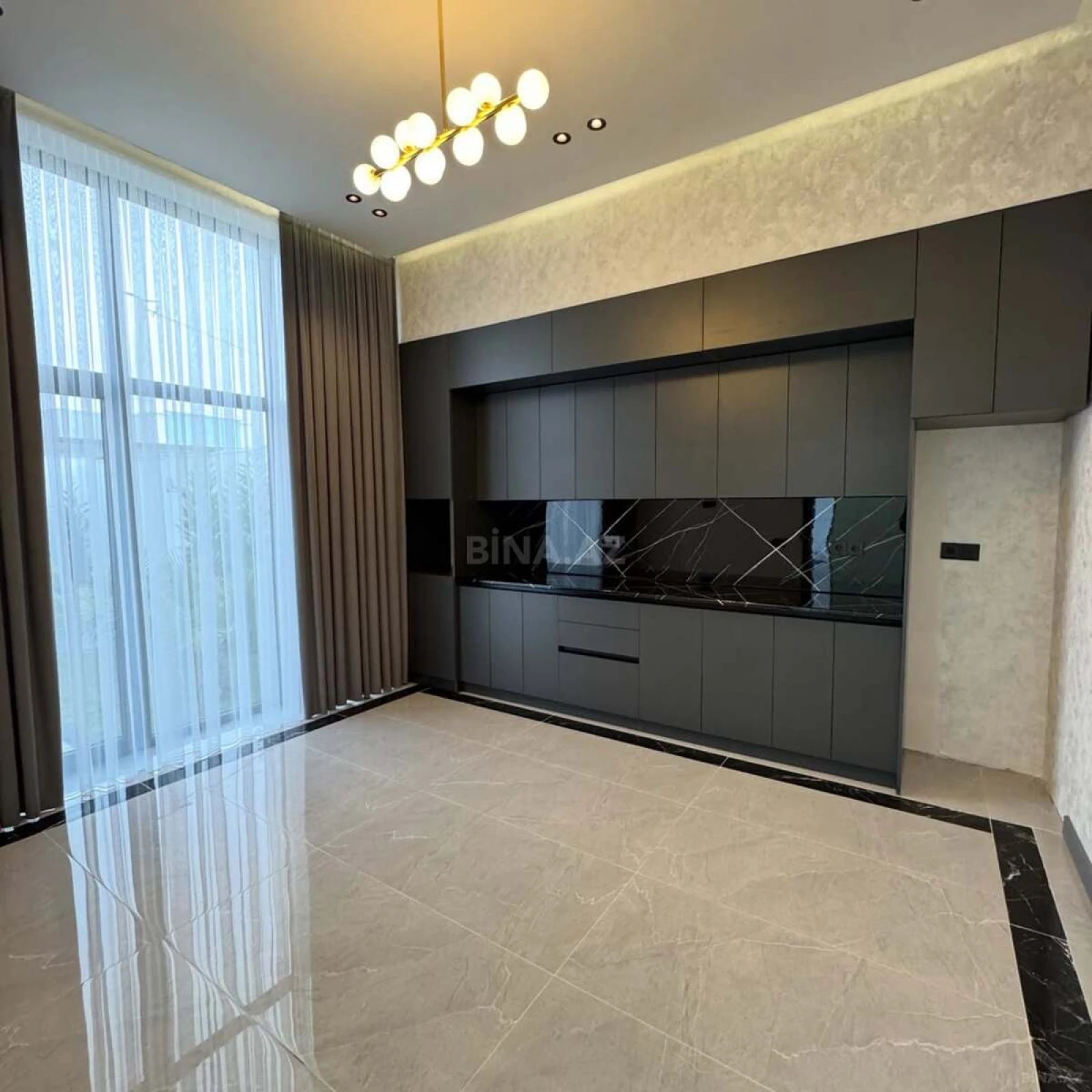 Satılır 5 otaqlı həyət evi 220 m²