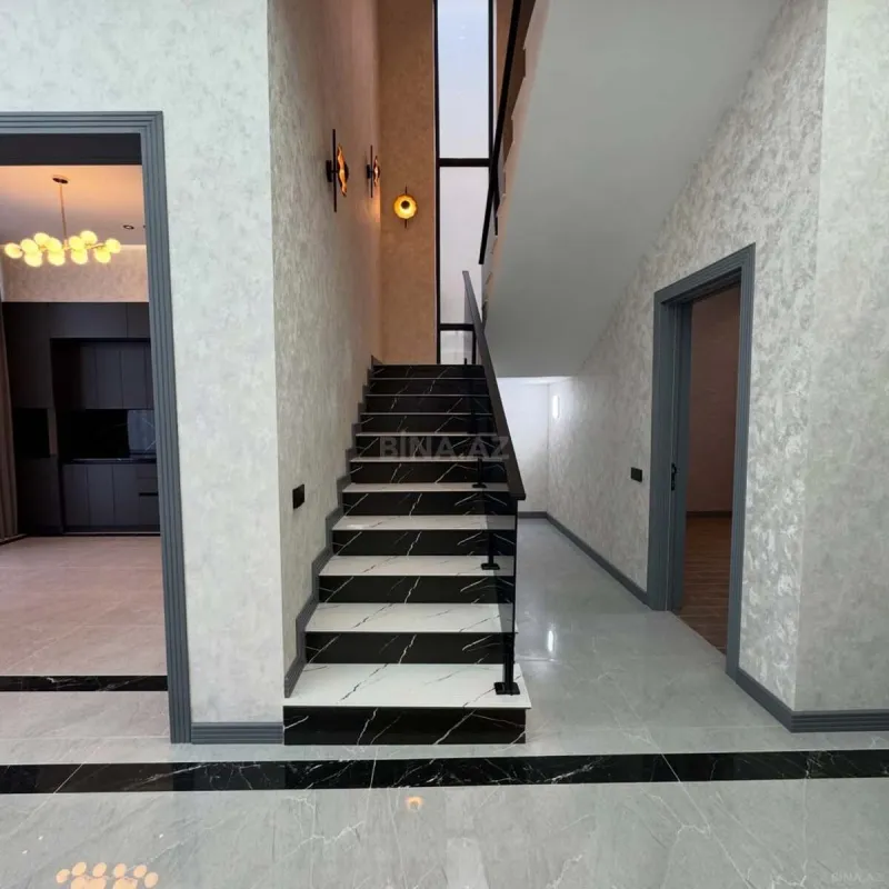 Satılır 5 otaqlı həyət evi 220 m²