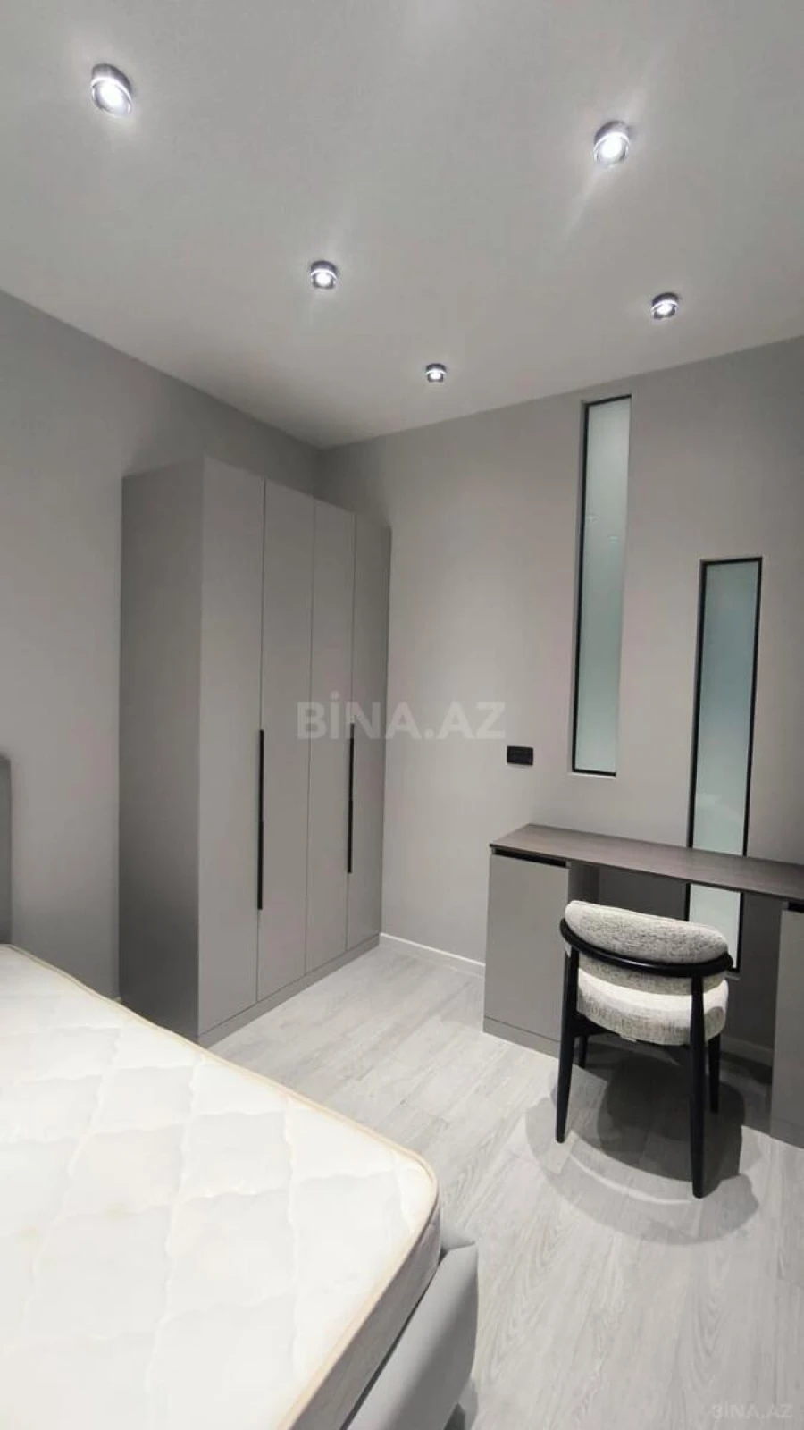 Satılır 3 otaqlı mənzil 92 m²