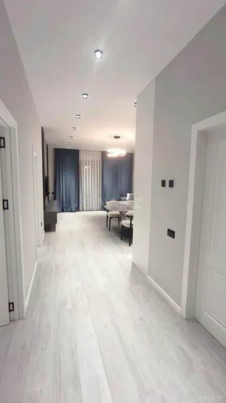 Satılır 3 otaqlı mənzil 92 m²