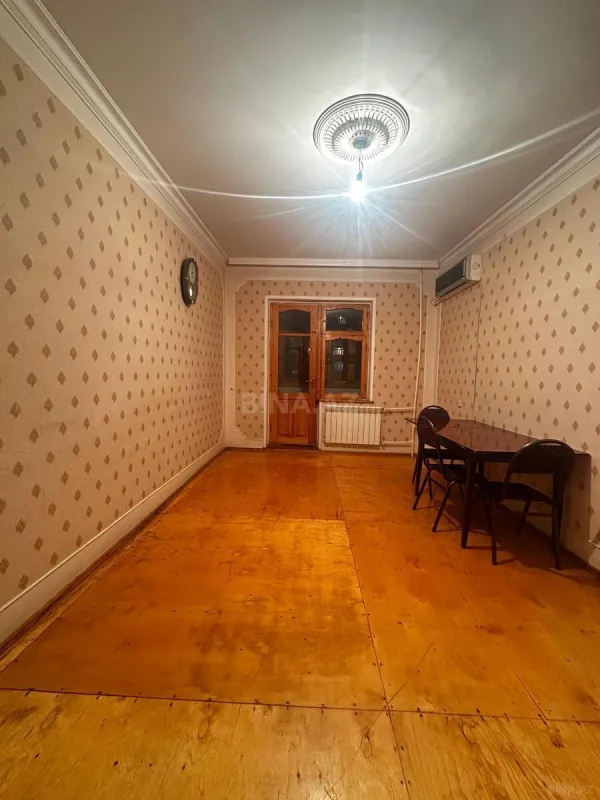 Satılır 4 otaqlı mənzil 110 m²