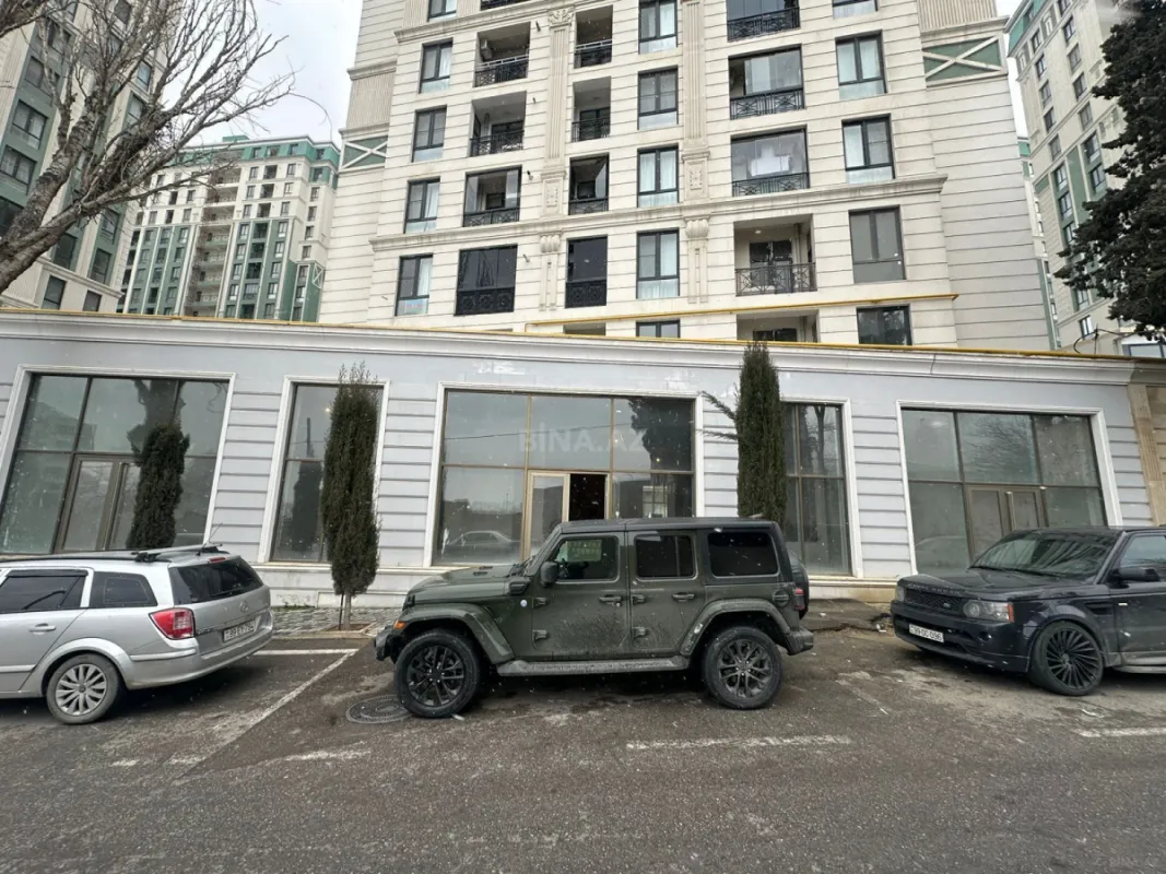 Satılır obyekt 715 m²