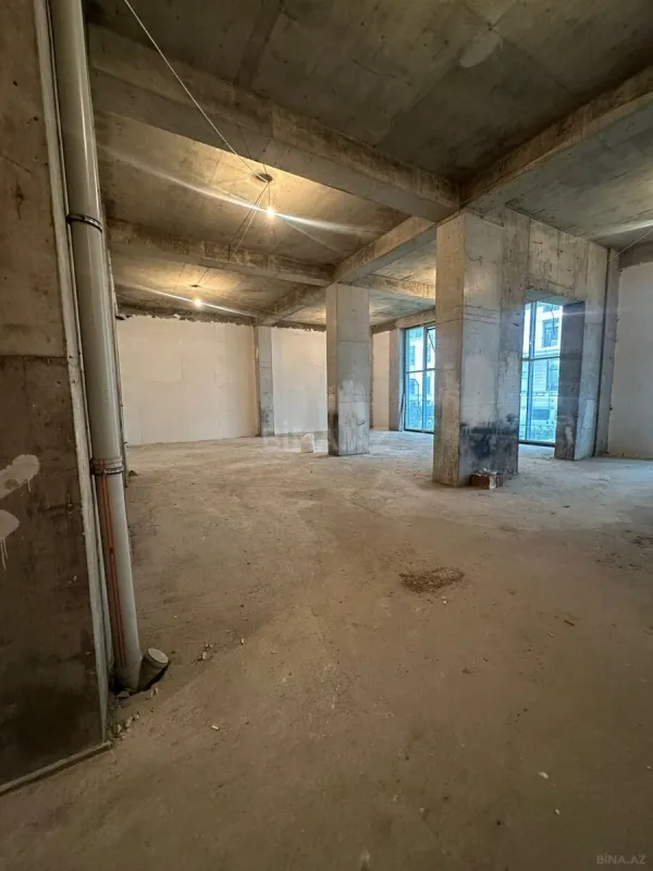 Satılır obyekt 715 m²