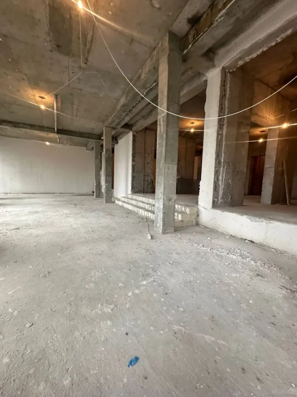 Satılır obyekt 715 m²