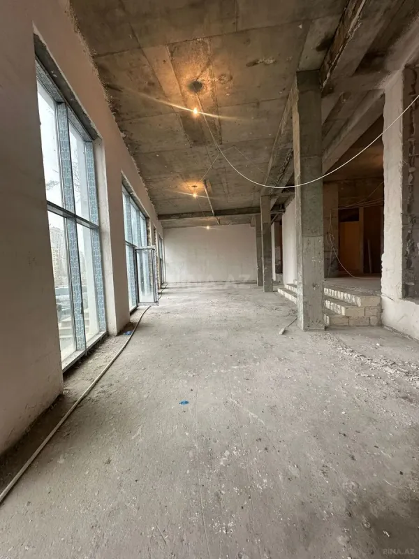 Satılır obyekt 715 m²