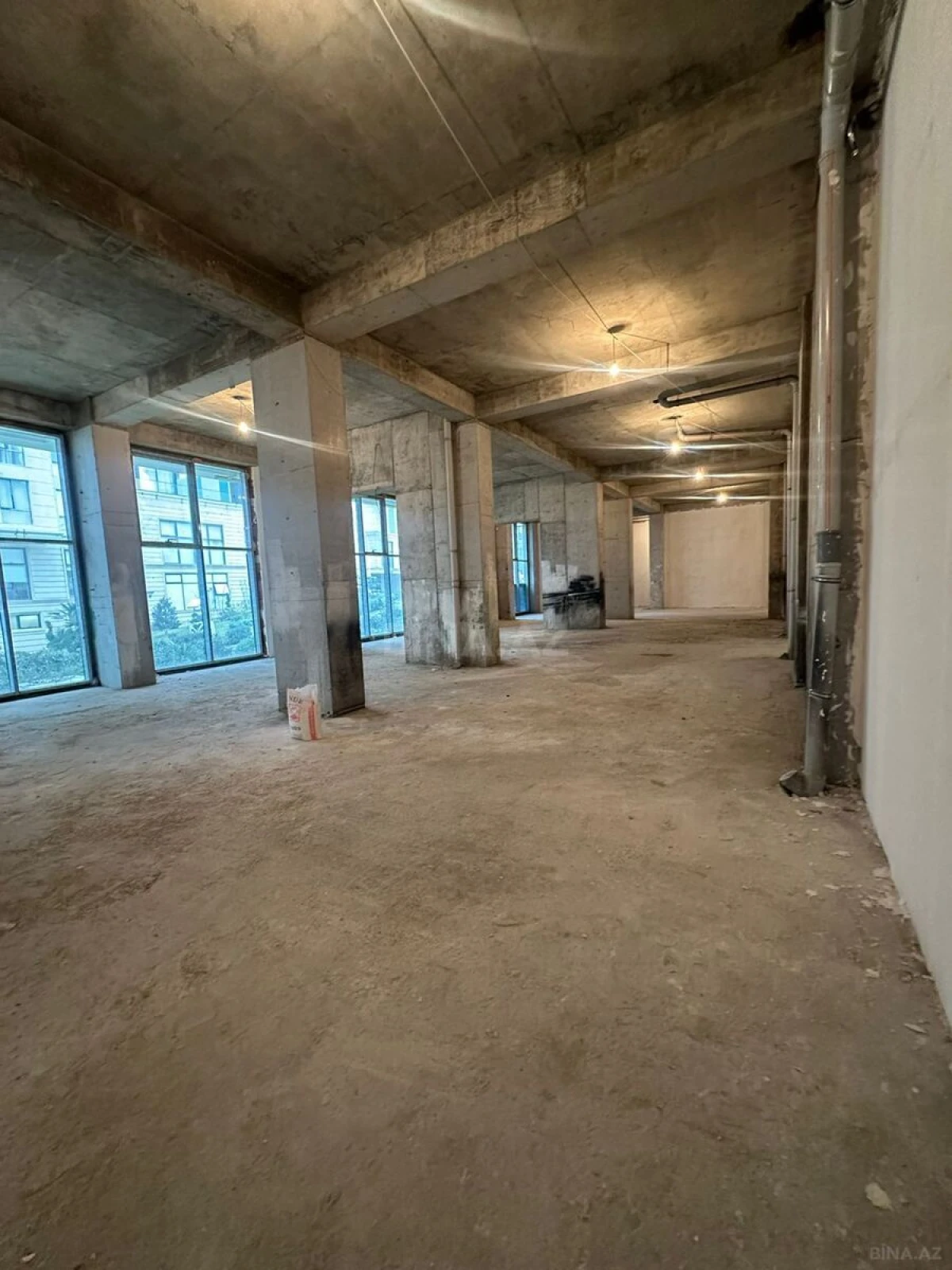 Kirayə verilir obyekt 715 m²