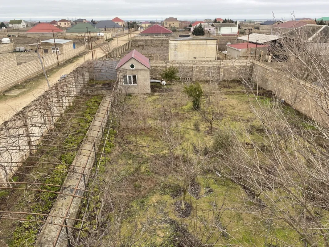 Satılır 13 otaqlı həyət evi 580 m²