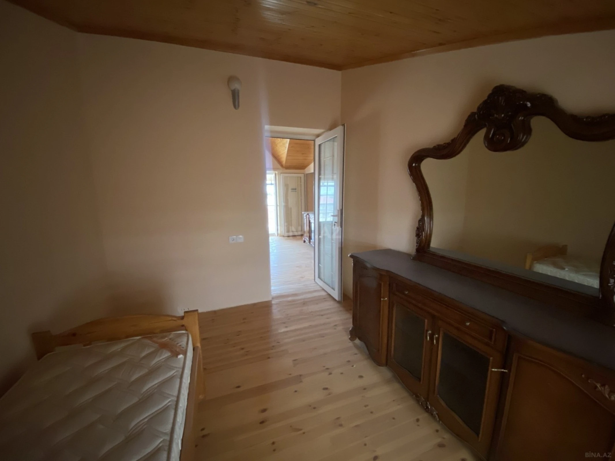 Satılır 13 otaqlı həyət evi 580 m²