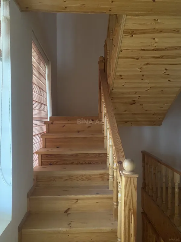 Satılır 13 otaqlı həyət evi 580 m²