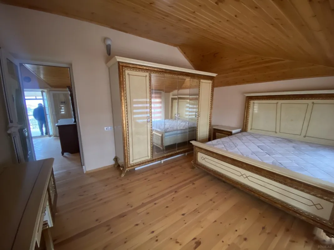 Satılır 13 otaqlı həyət evi 580 m²