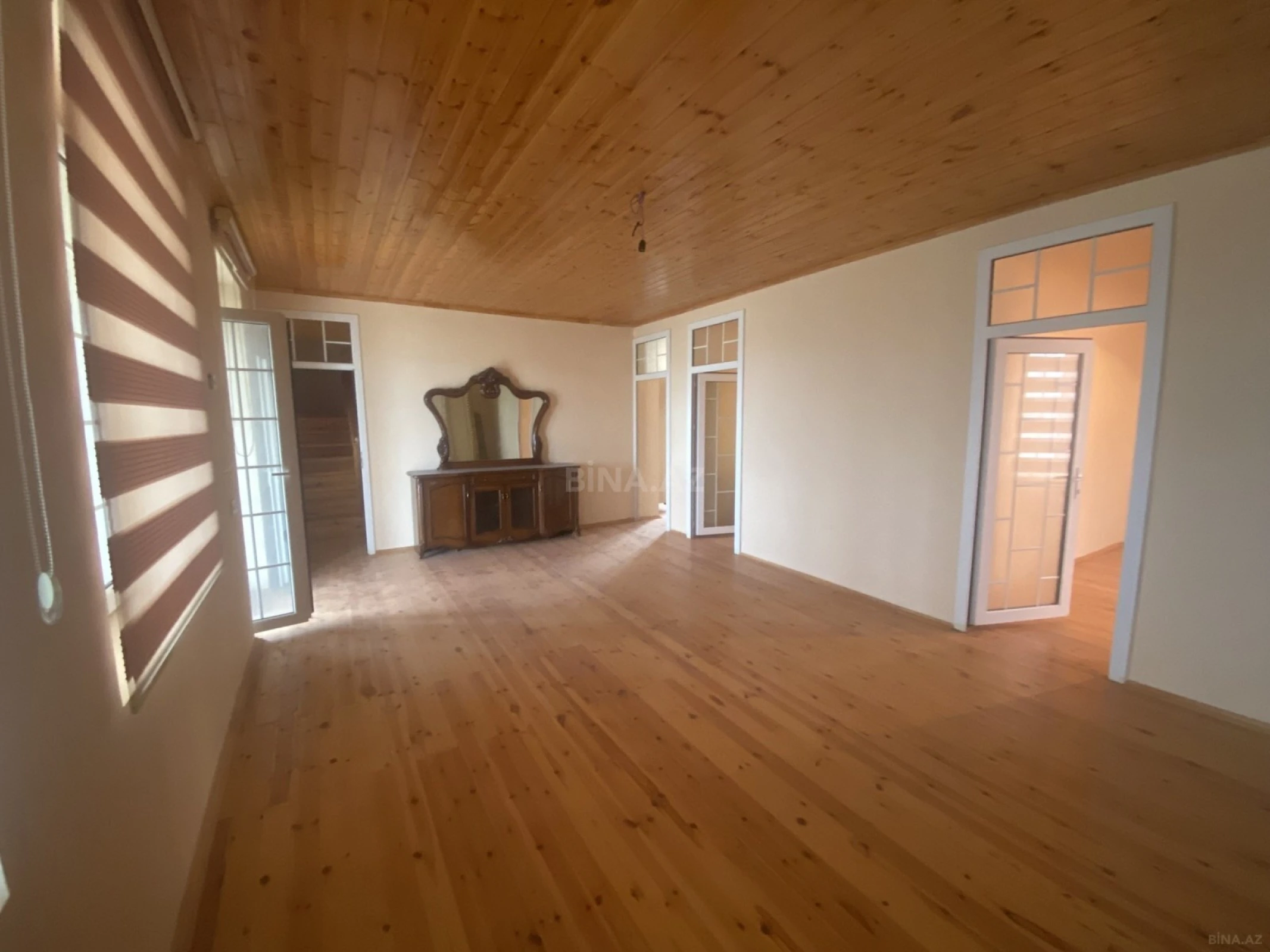 Satılır 13 otaqlı həyət evi 580 m²