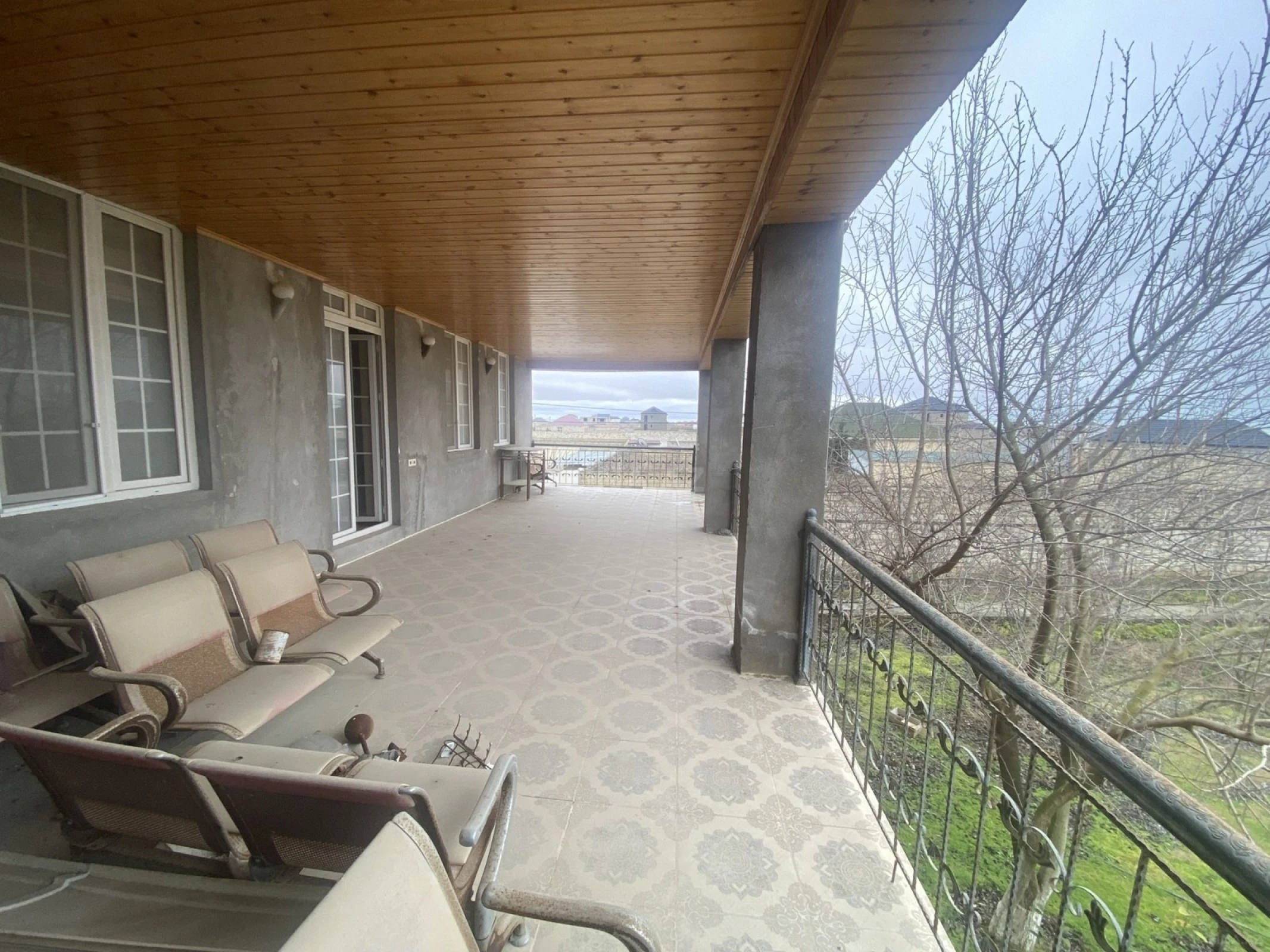 Satılır 13 otaqlı həyət evi 580 m²