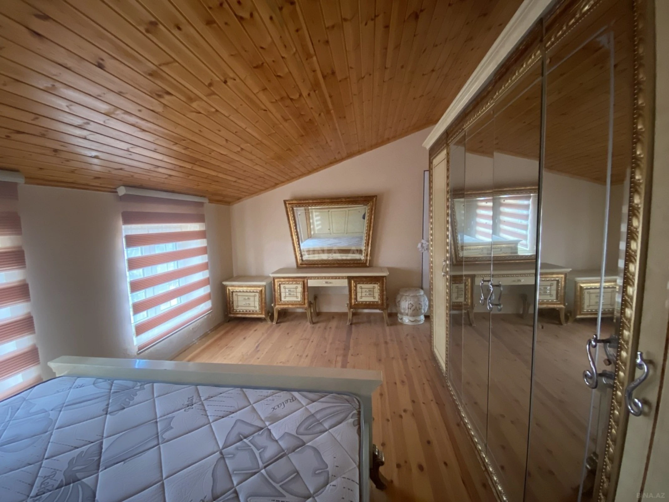 Satılır 13 otaqlı həyət evi 580 m²