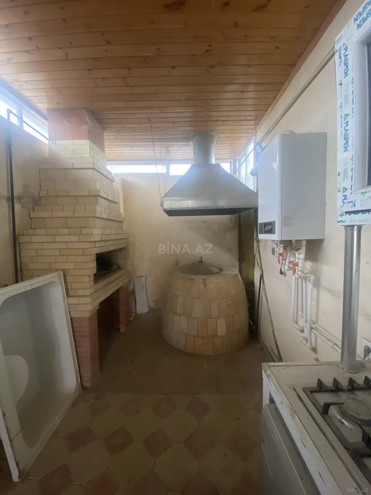 Satılır 13 otaqlı həyət evi 580 m²