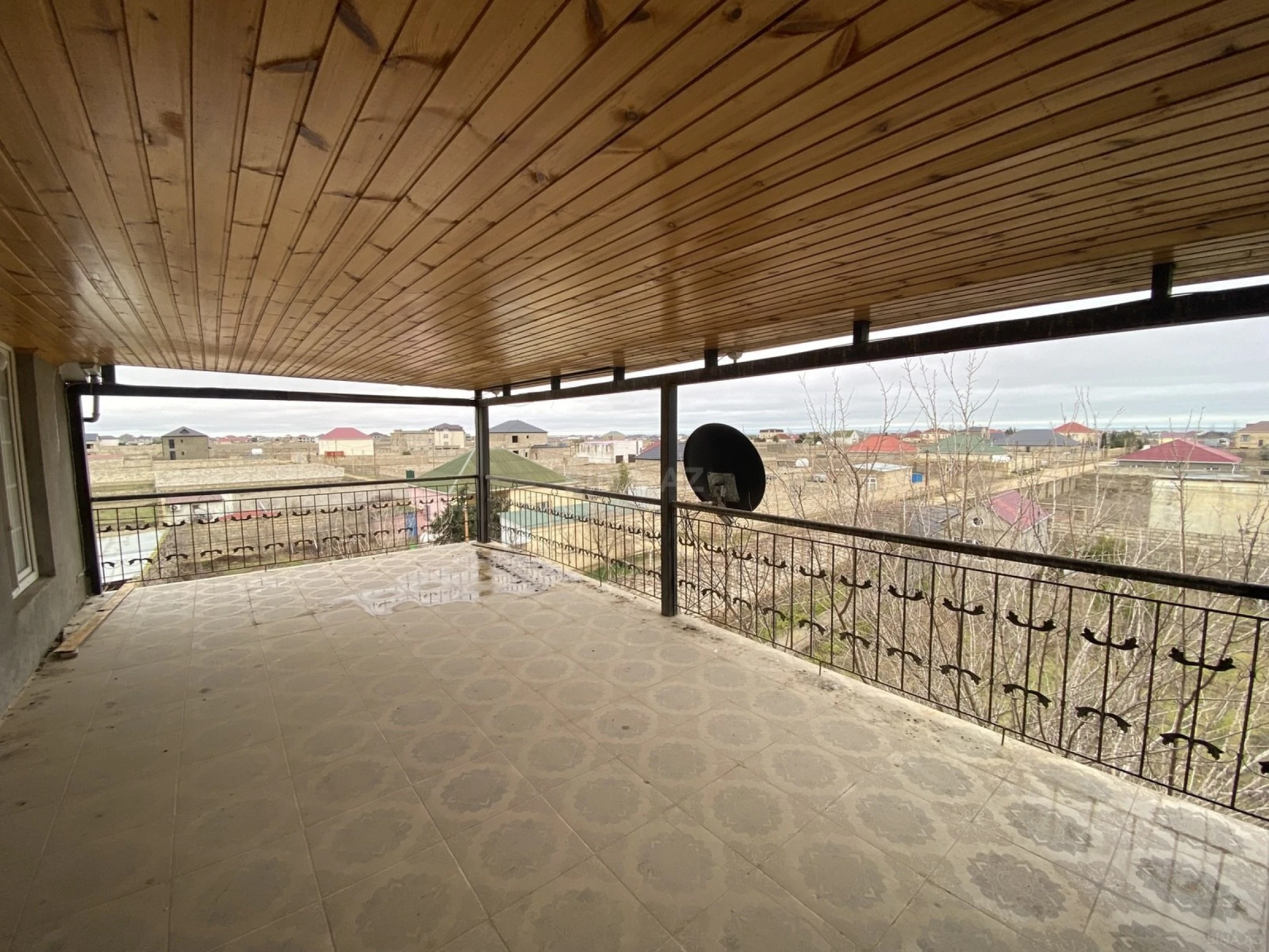 Satılır 13 otaqlı həyət evi 580 m²