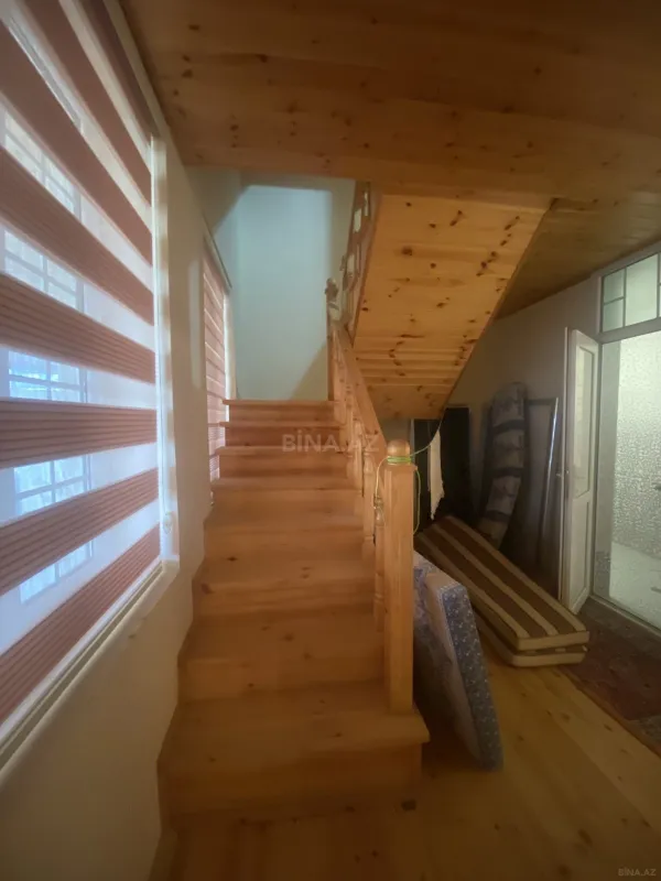 Satılır 13 otaqlı həyət evi 580 m²