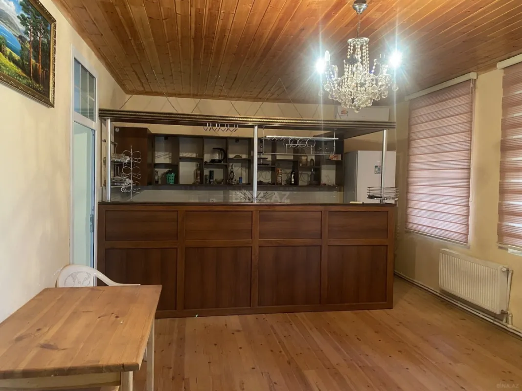 Satılır 13 otaqlı həyət evi 580 m²