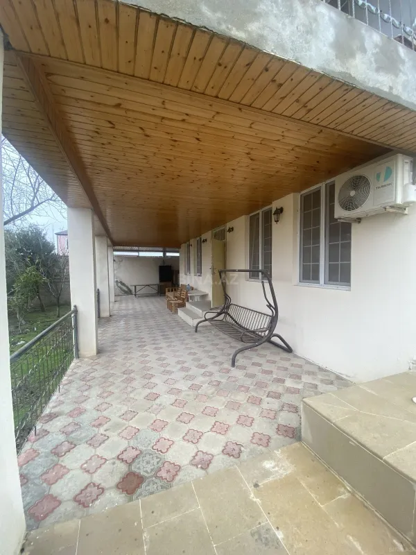 Satılır 13 otaqlı həyət evi 580 m²