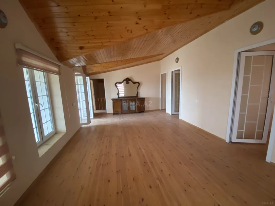 Satılır 13 otaqlı həyət evi 580 m²