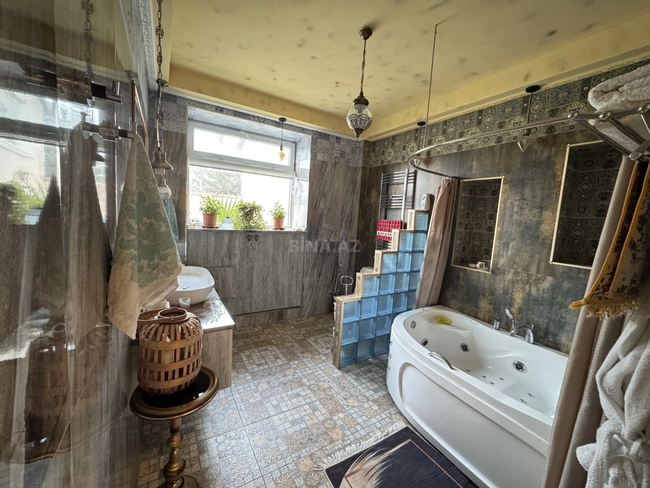 Kirayə verilir 6 otaqlı həyət evi 400 m²