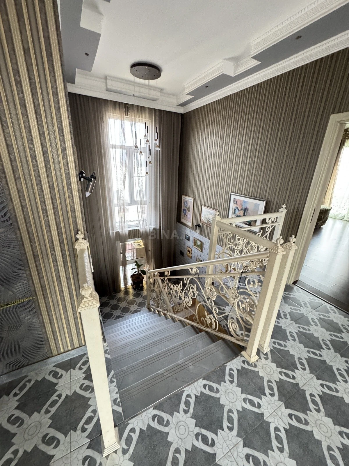 Kirayə verilir 6 otaqlı həyət evi 400 m²