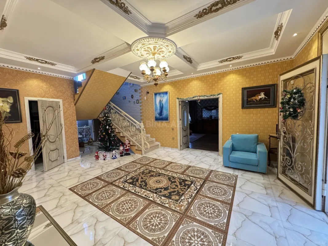 Kirayə verilir 6 otaqlı həyət evi 400 m²