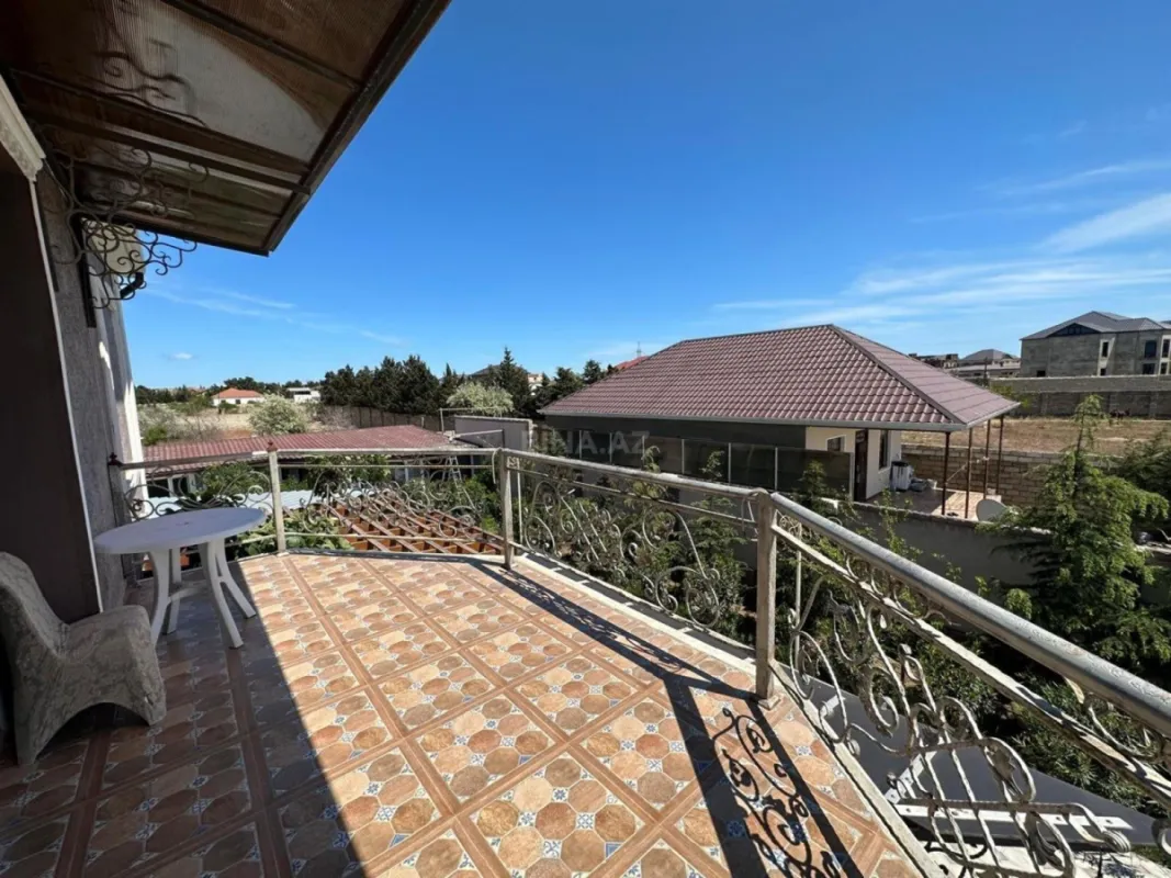 Kirayə verilir 6 otaqlı həyət evi 400 m²