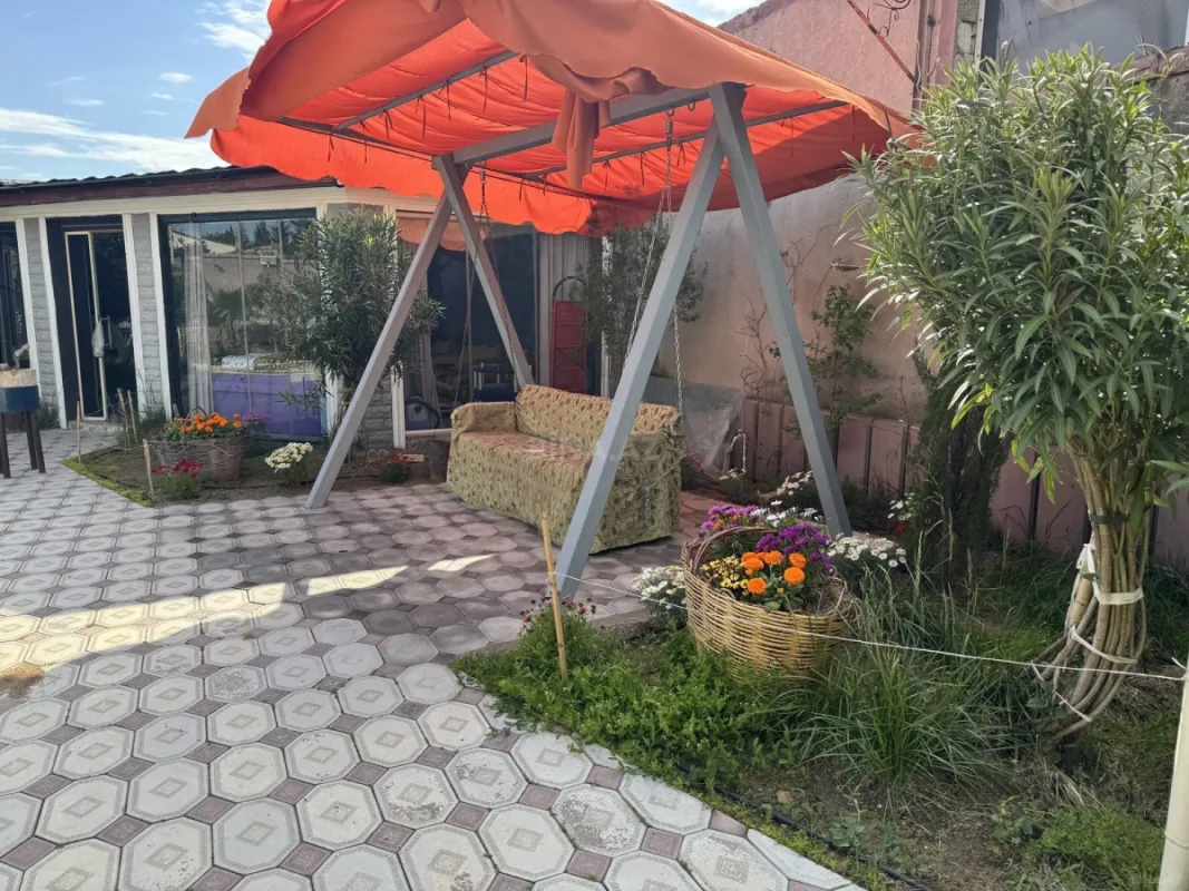 Kirayə verilir 6 otaqlı həyət evi 400 m²