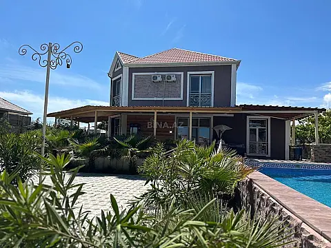 Kirayə verilir 6 otaqlı həyət evi 400 m²