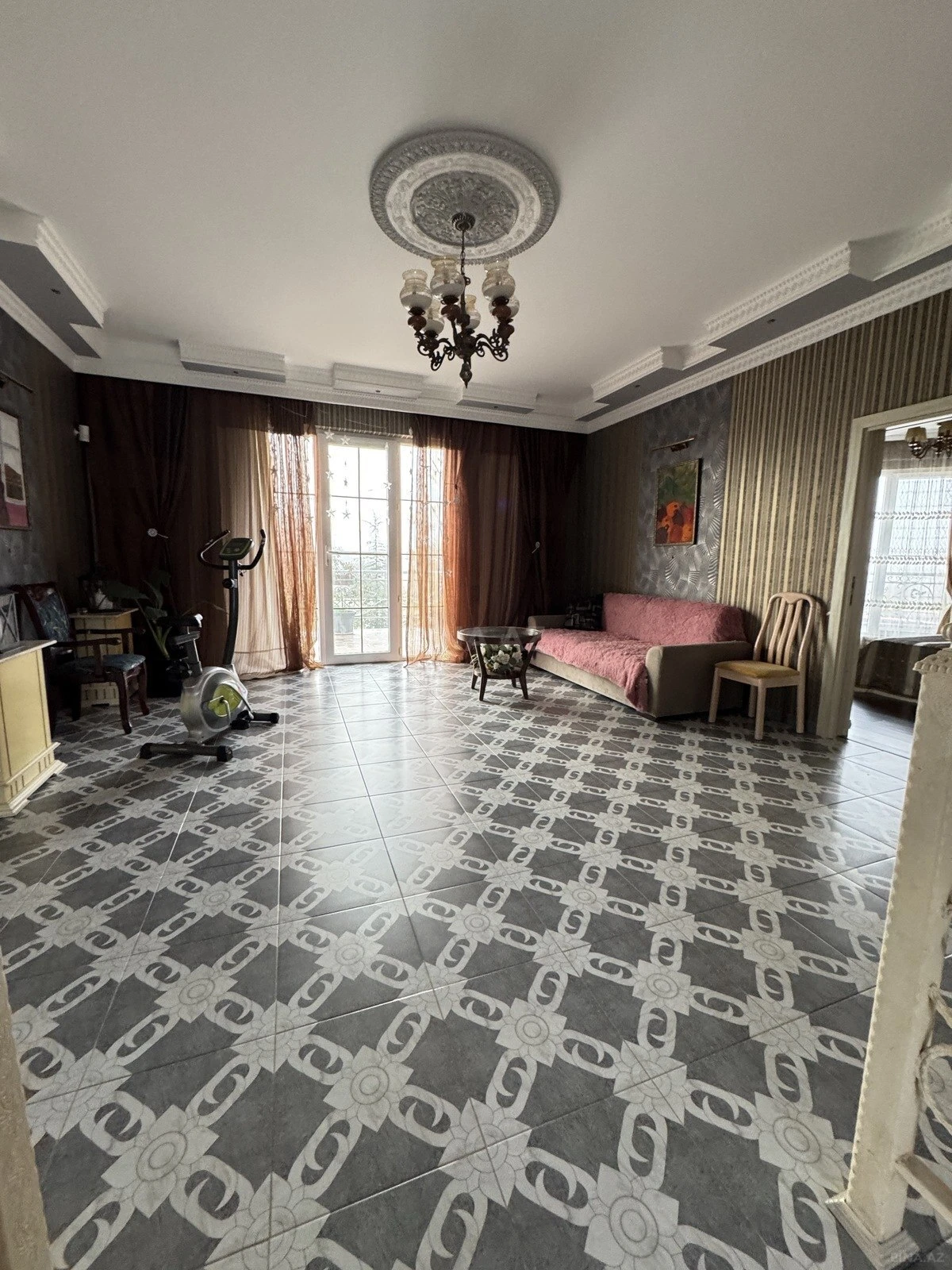 Kirayə verilir 6 otaqlı həyət evi 400 m²