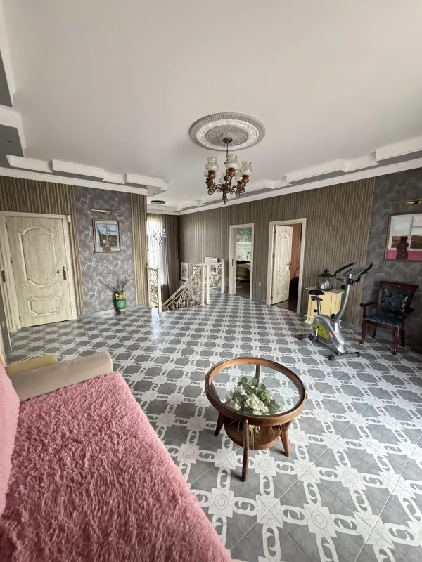 Kirayə verilir 6 otaqlı həyət evi 400 m²