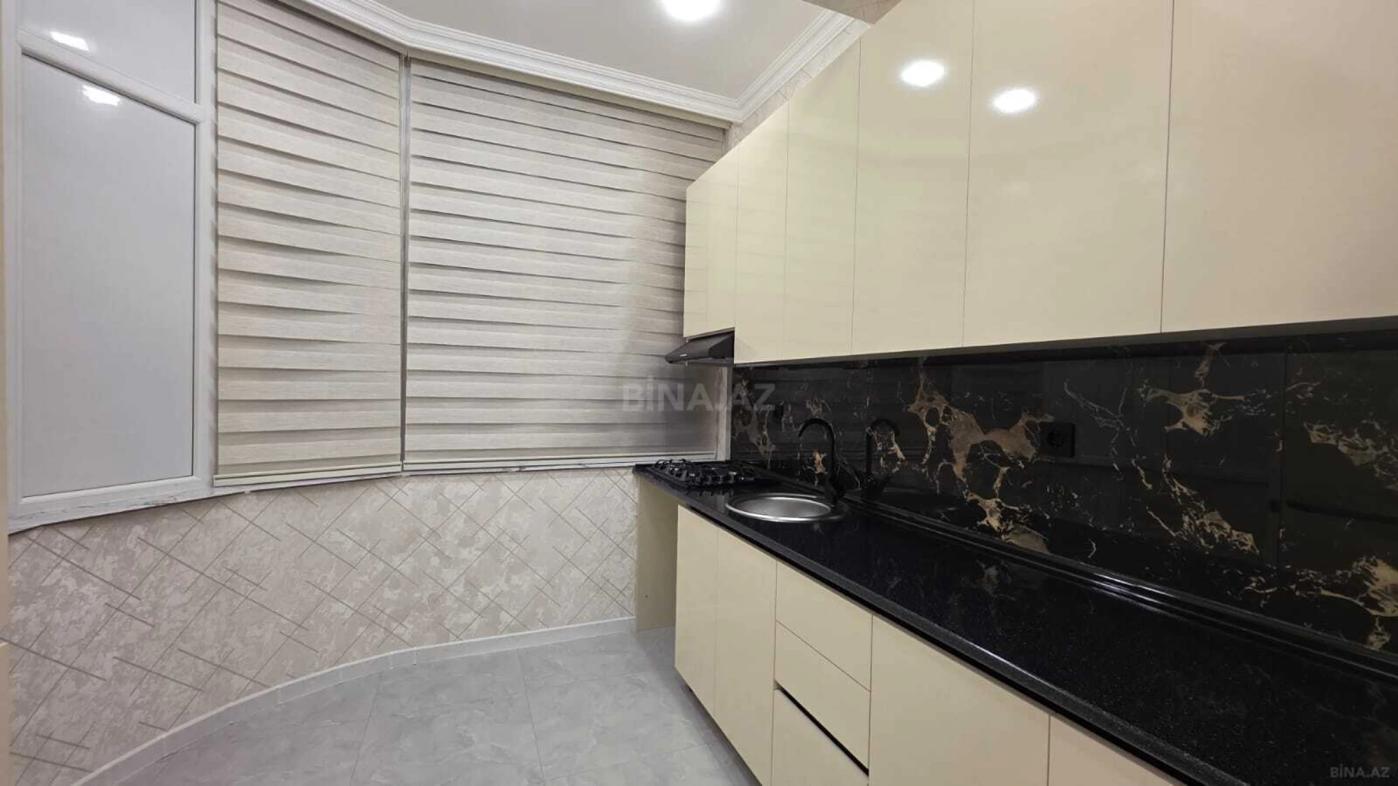 Satılır 3 otaqlı mənzil 75 m²