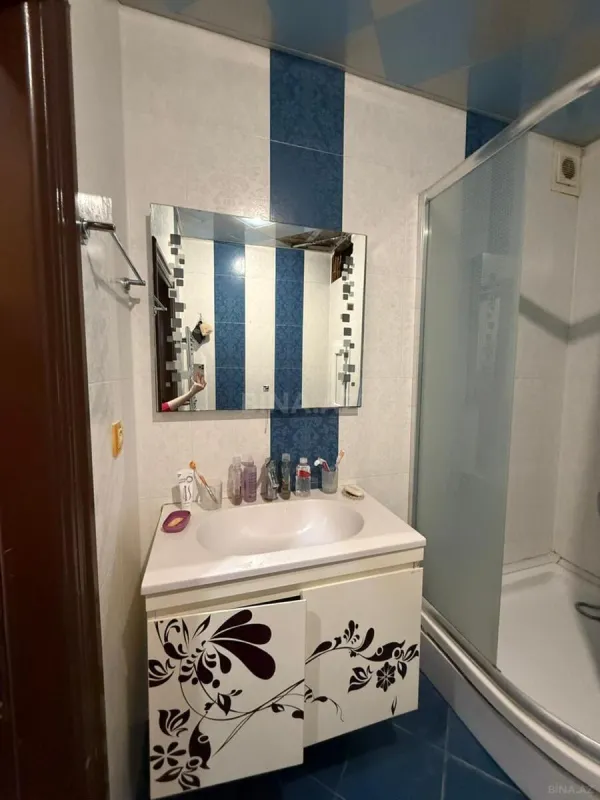 Kirayə verilir 2 otaqlı mənzil 65 m²