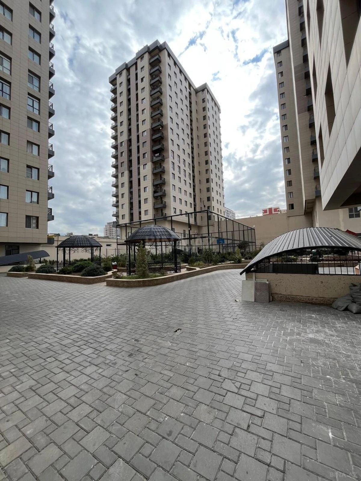 Satılır 3 otaqlı mənzil 89 m²