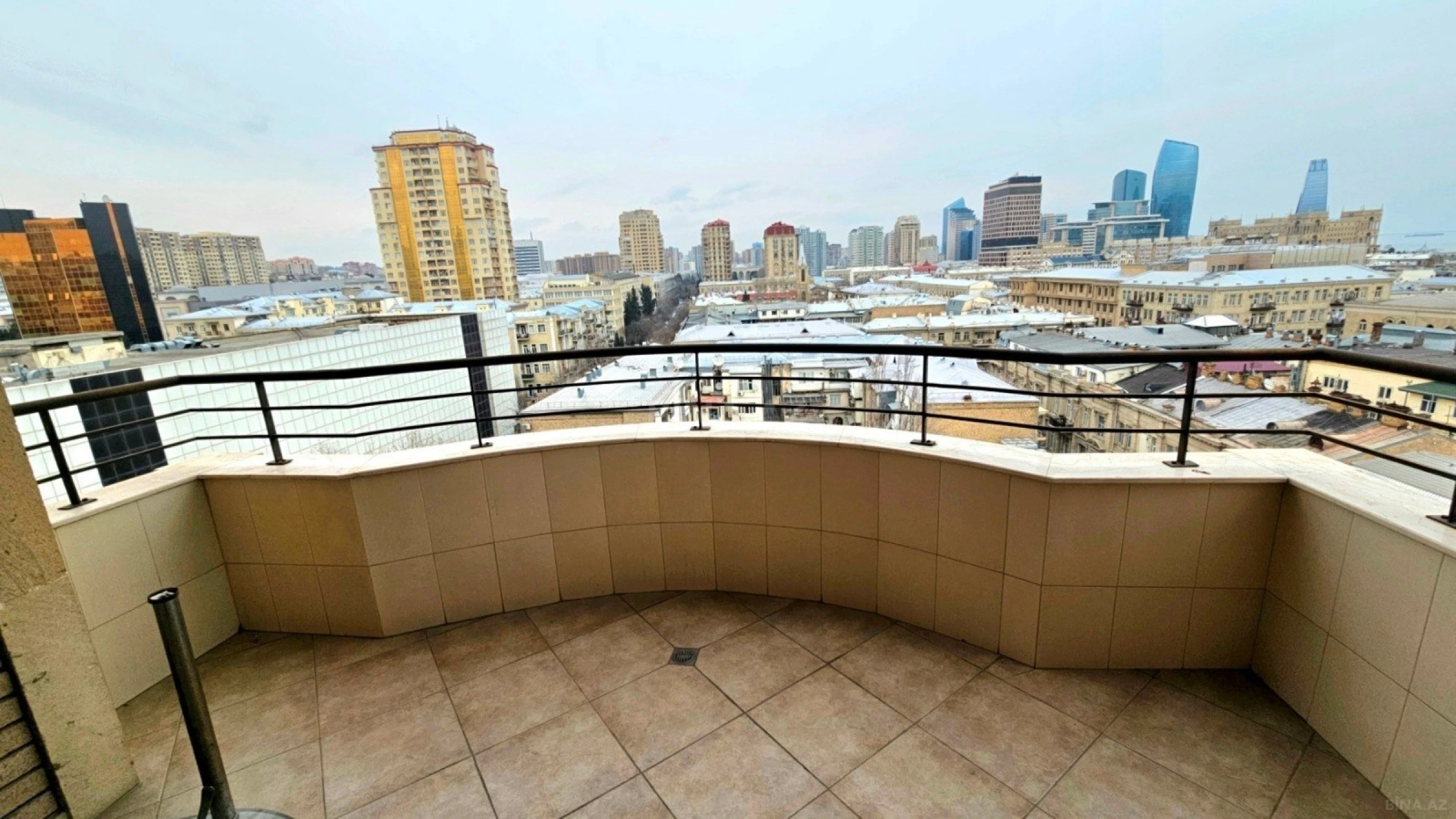 Satılır 3 otaqlı mənzil 155 m²