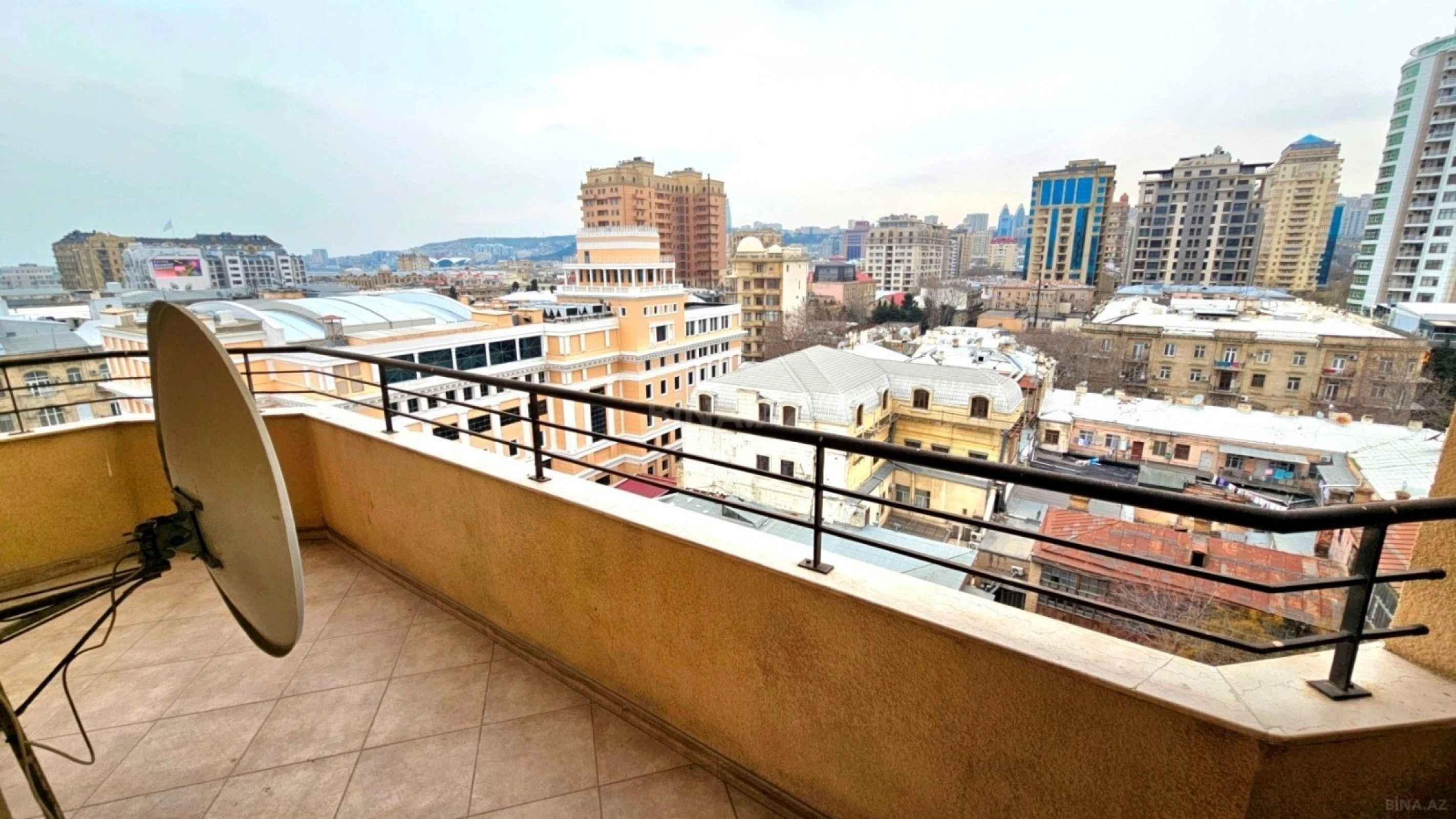Satılır 3 otaqlı mənzil 155 m²