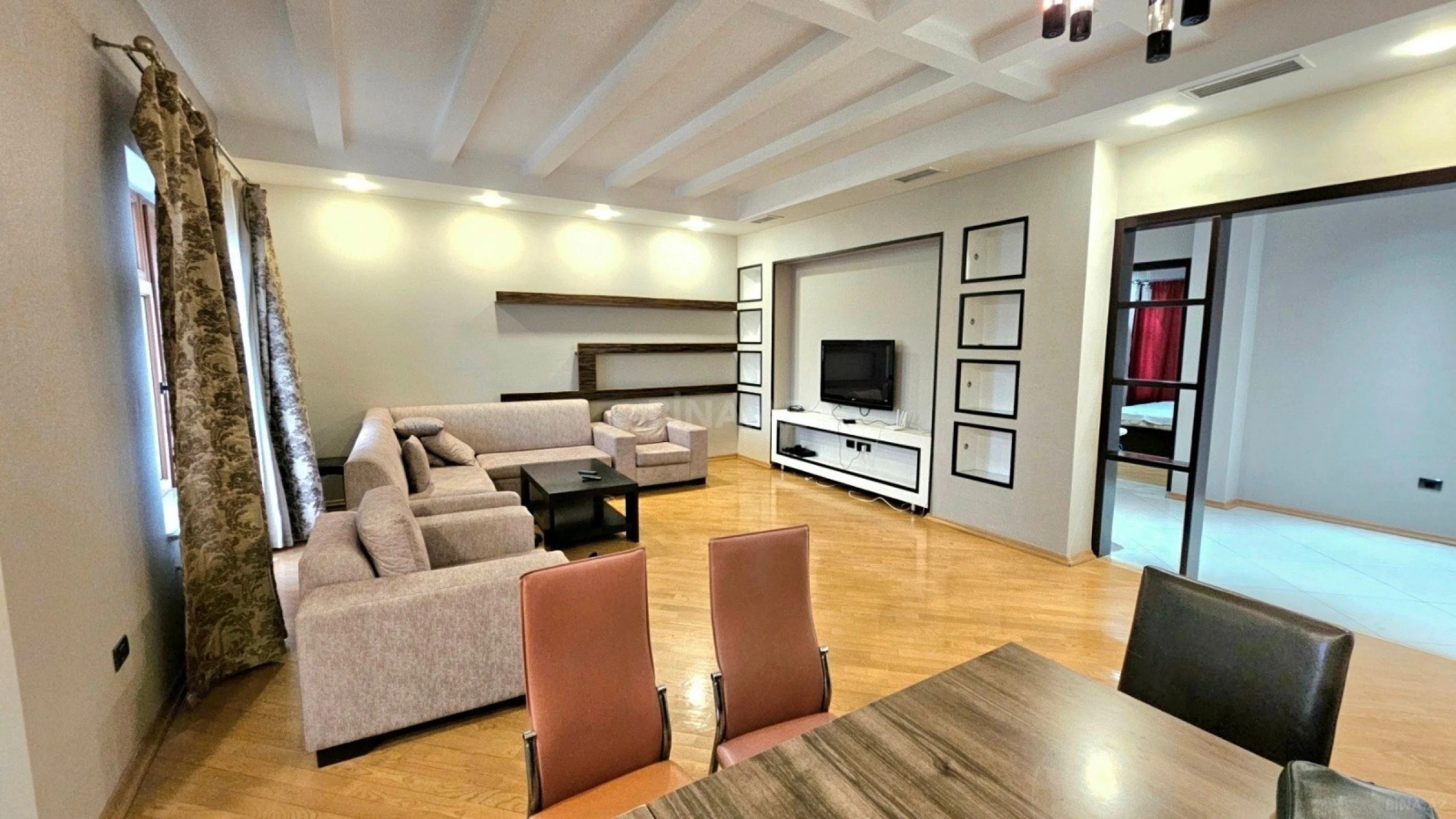 Satılır 3 otaqlı mənzil 155 m²
