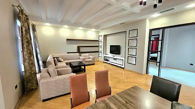 Satılır 3 otaqlı mənzil 155 m²