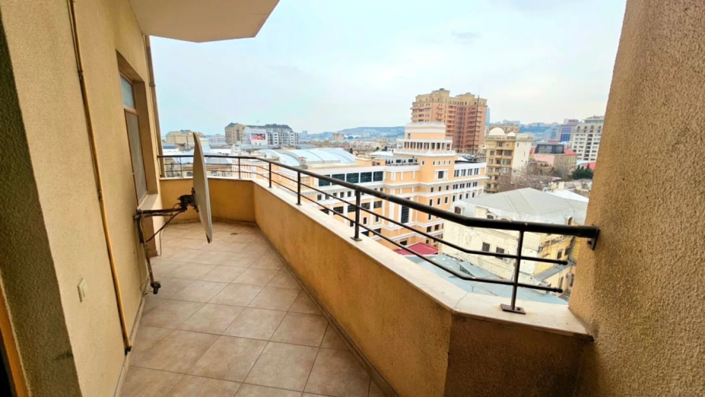 Satılır 3 otaqlı mənzil 155 m²