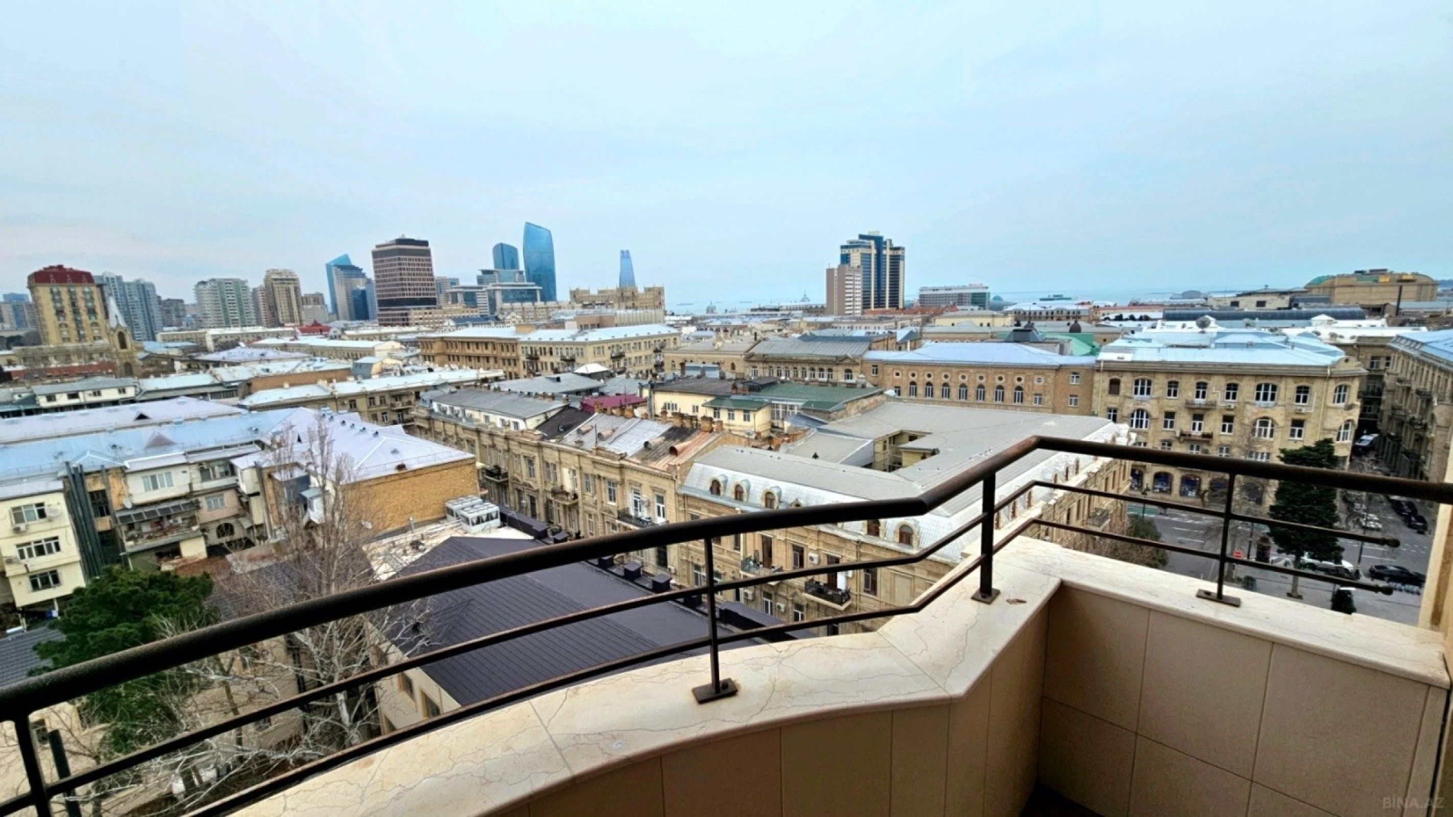 Satılır 3 otaqlı mənzil 155 m²