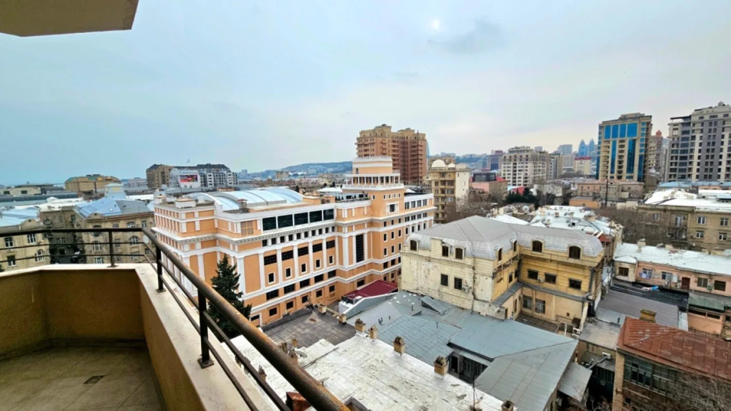 Satılır 3 otaqlı mənzil 155 m²