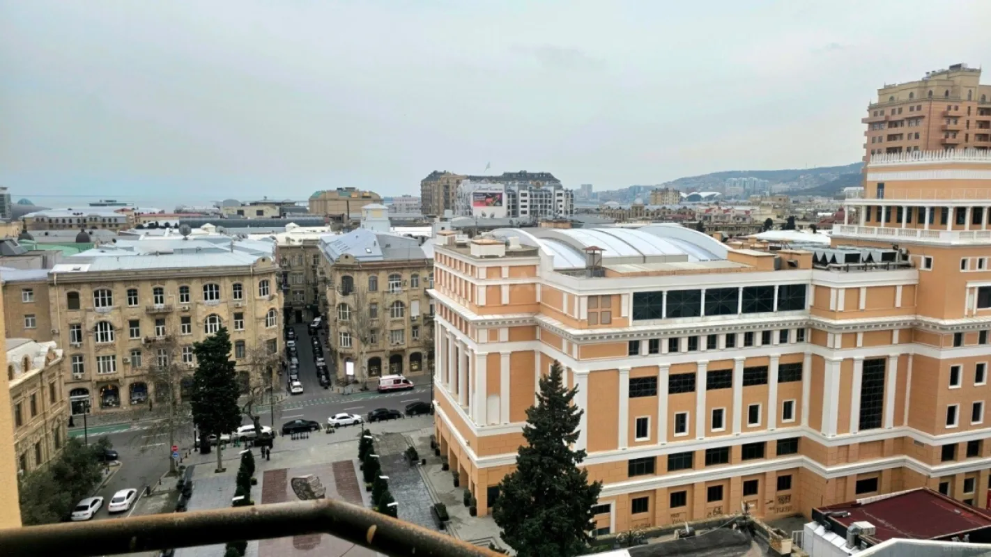 Satılır 3 otaqlı mənzil 155 m²