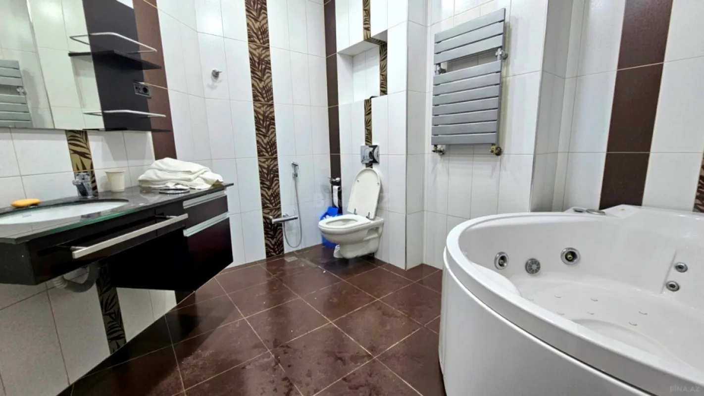 Satılır 3 otaqlı mənzil 155 m²