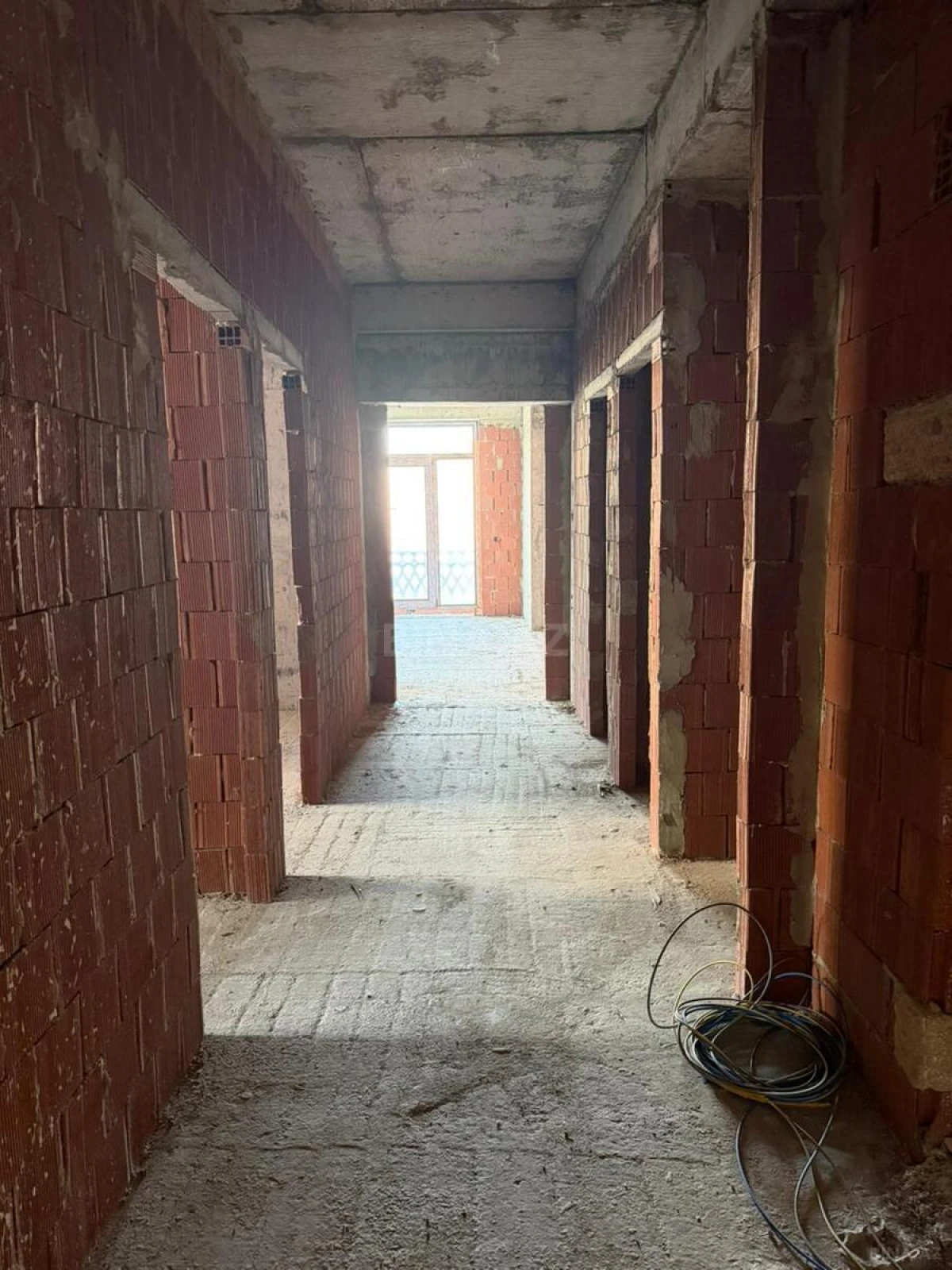 Satılır 3 otaqlı mənzil 146.7 m²