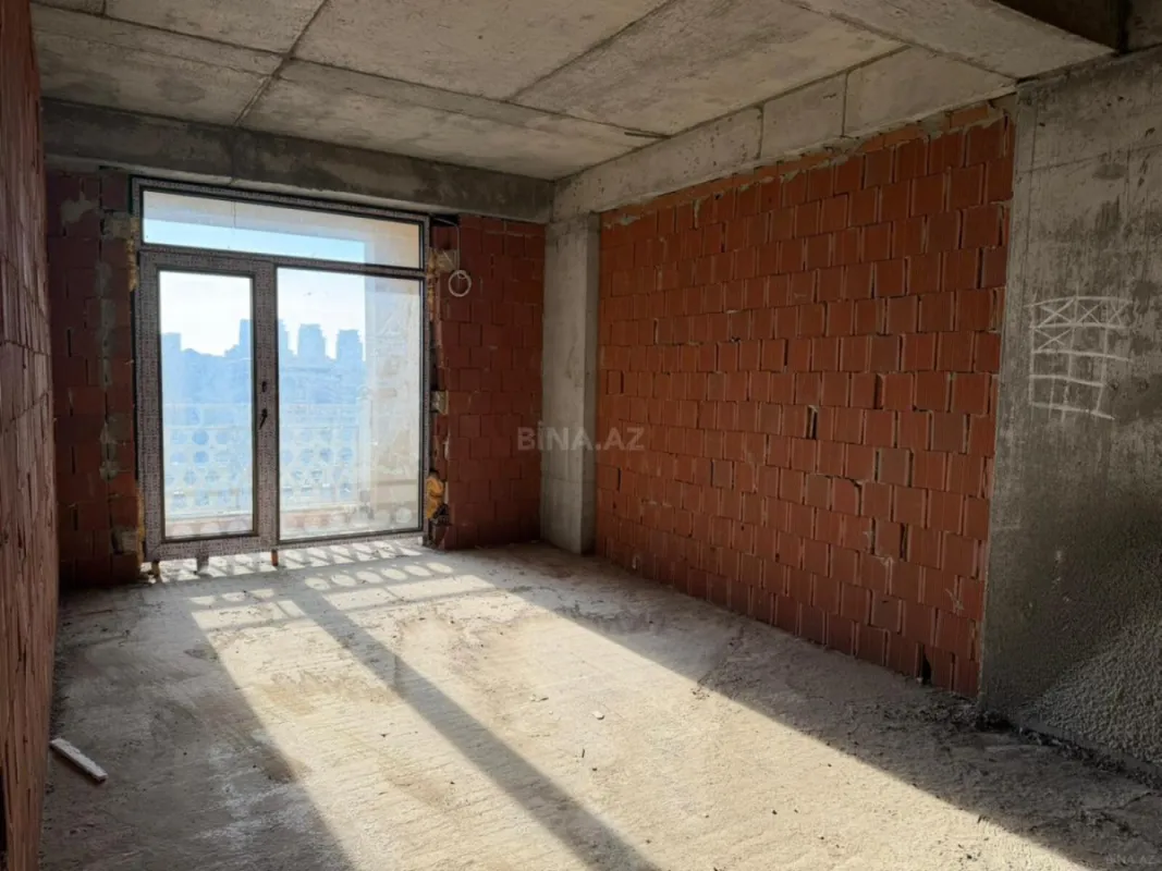 Satılır 4 otaqlı mənzil 231.1 m²