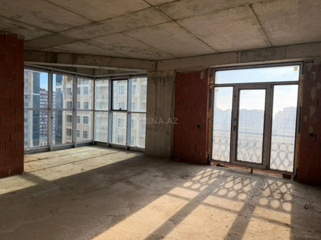 Satılır 4 otaqlı mənzil 231.1 m²