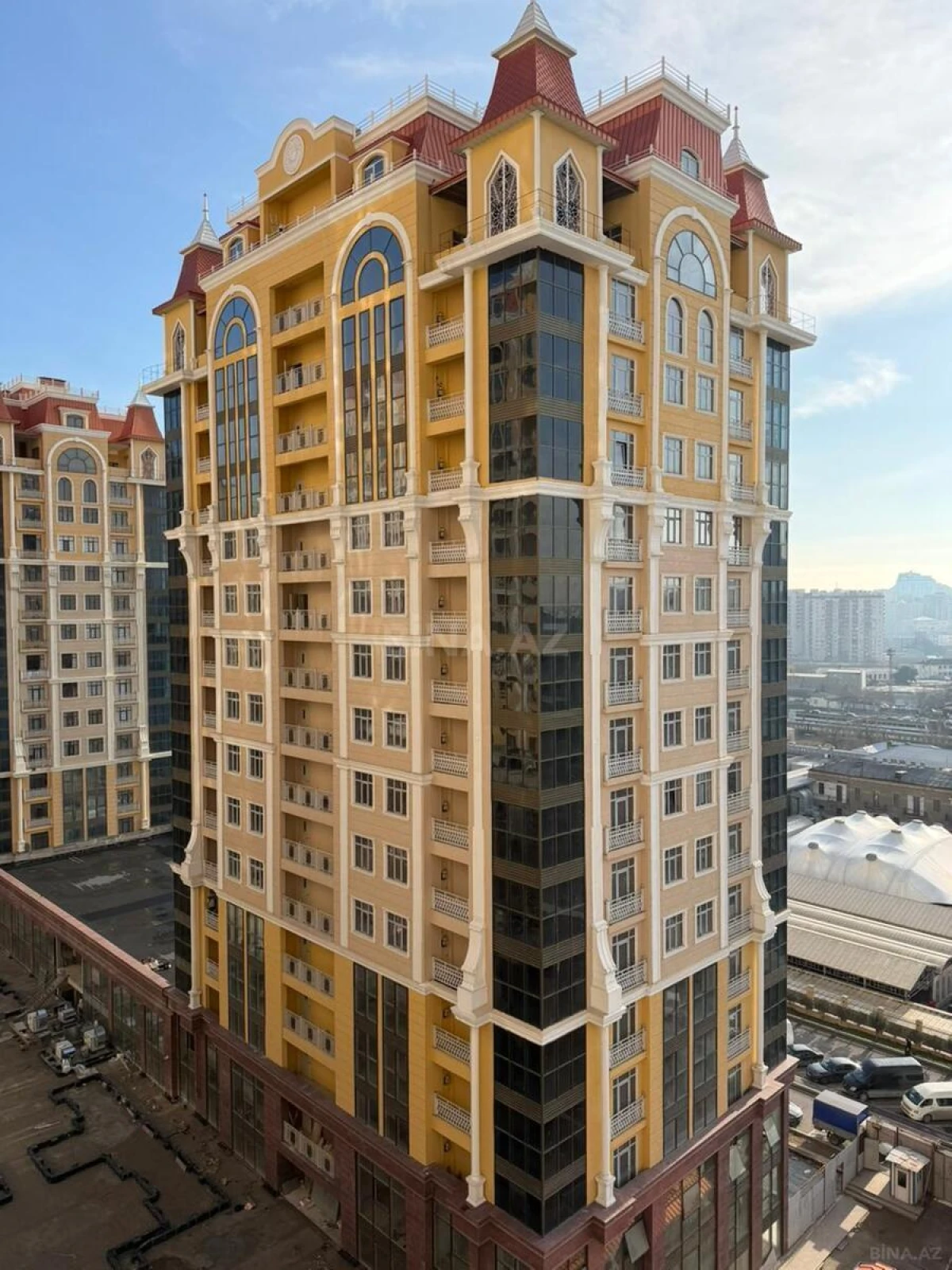 Satılır 4 otaqlı mənzil 231.1 m²