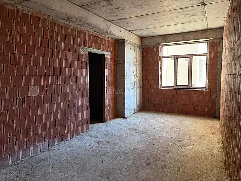 Satılır 4 otaqlı mənzil 231.1 m²