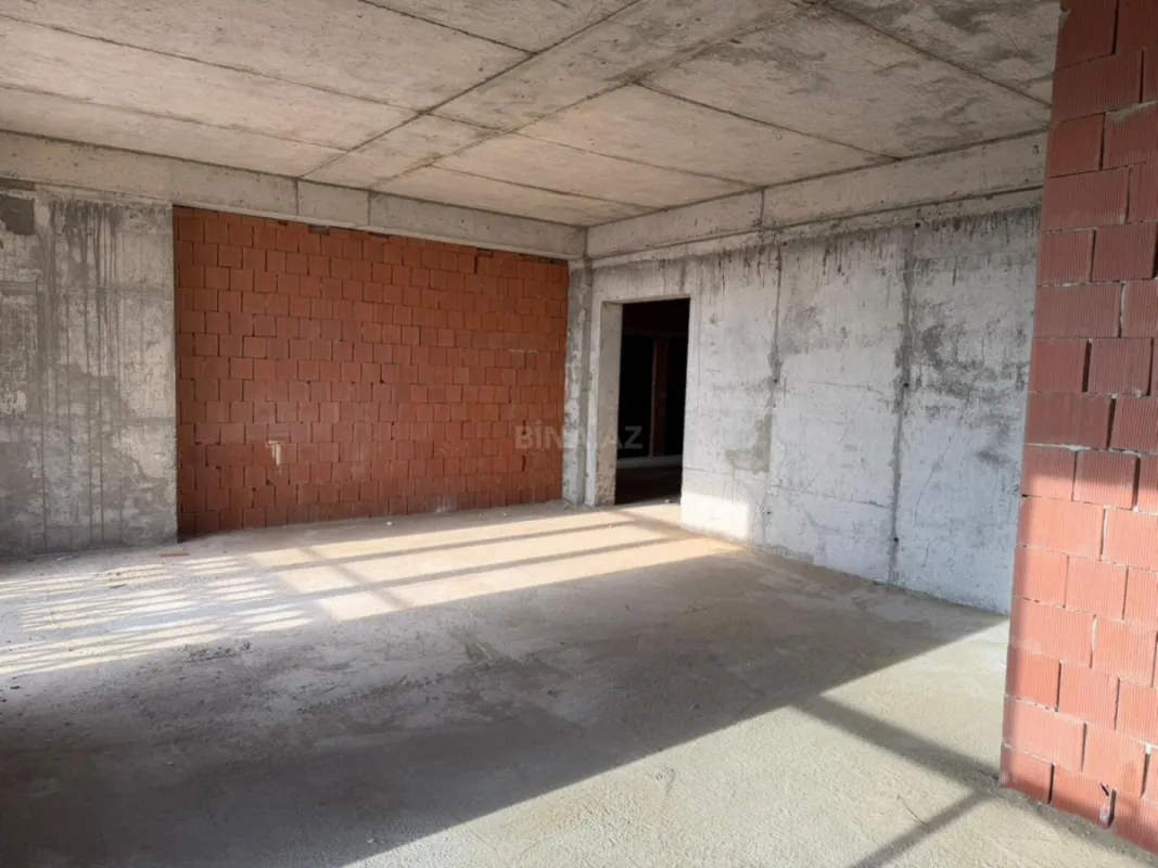 Satılır 4 otaqlı mənzil 231.1 m²