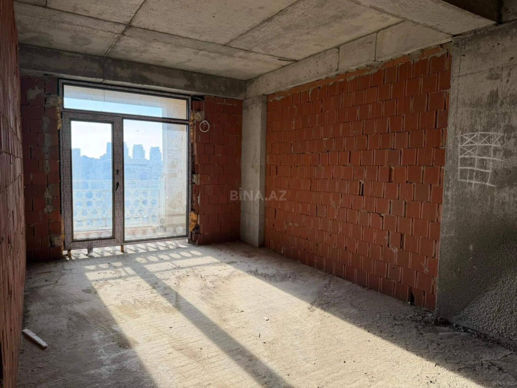 Satılır 4 otaqlı mənzil 231.1 m²